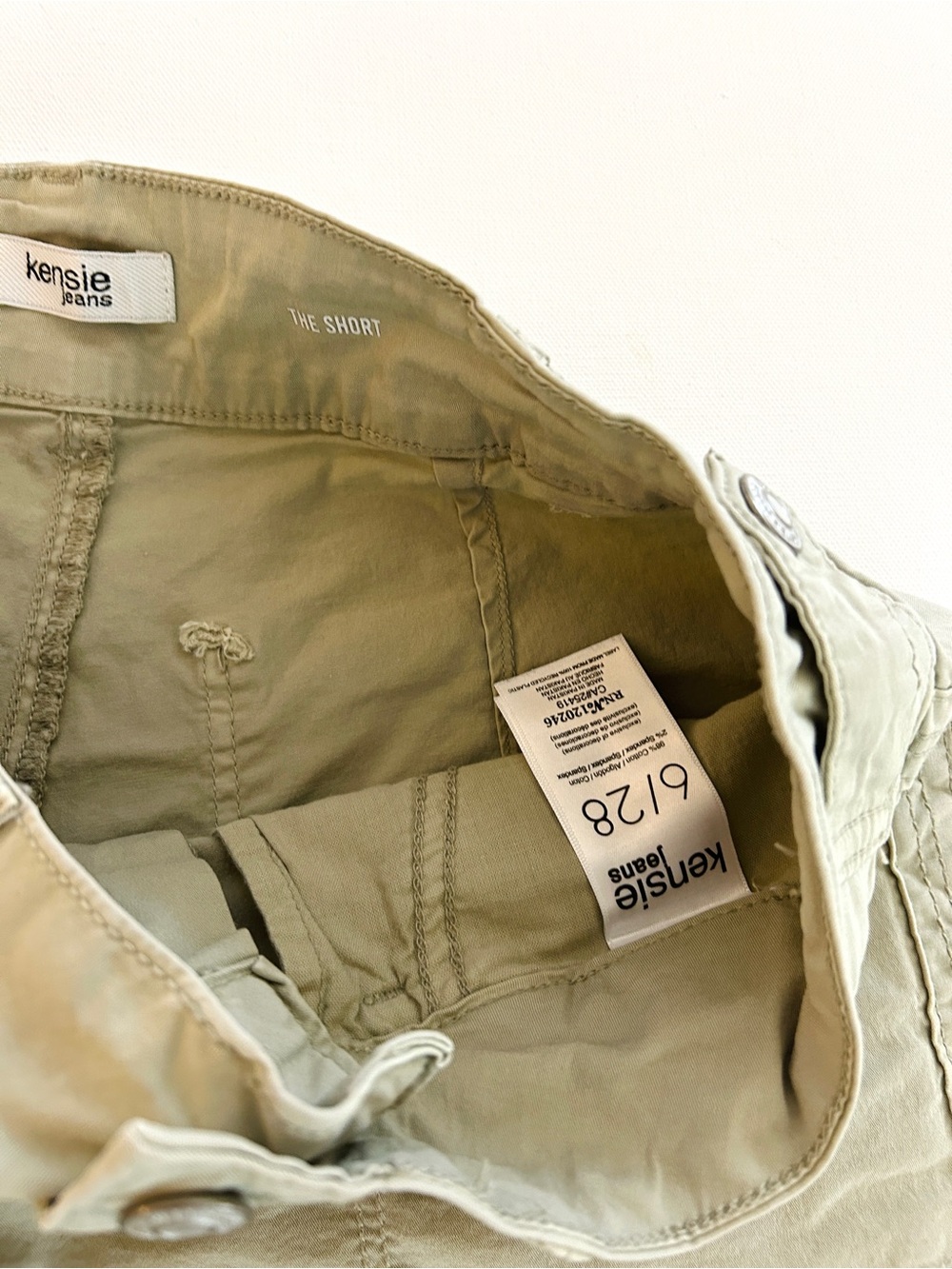 Kensie Olive Green Cuffed Shorts Size 6 | Mid Rise Casual Utility Shorts - Picture 4 of 7